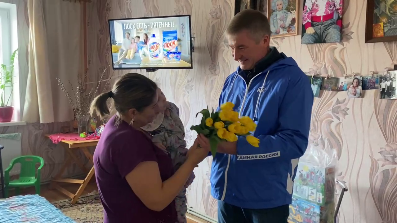 Единая Россия помогает.
