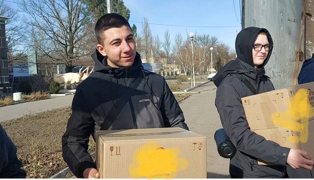 Команда Президента помогает.