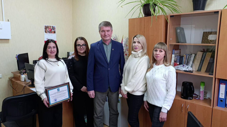 В Веселом поздравили работников ЗАГСа с профессиональным праздником. В Веселом поздравили работников ЗАГСа с профессиональным праздником.